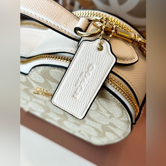 New Coach Heart Crossbody Bag - Picture 7 of 10